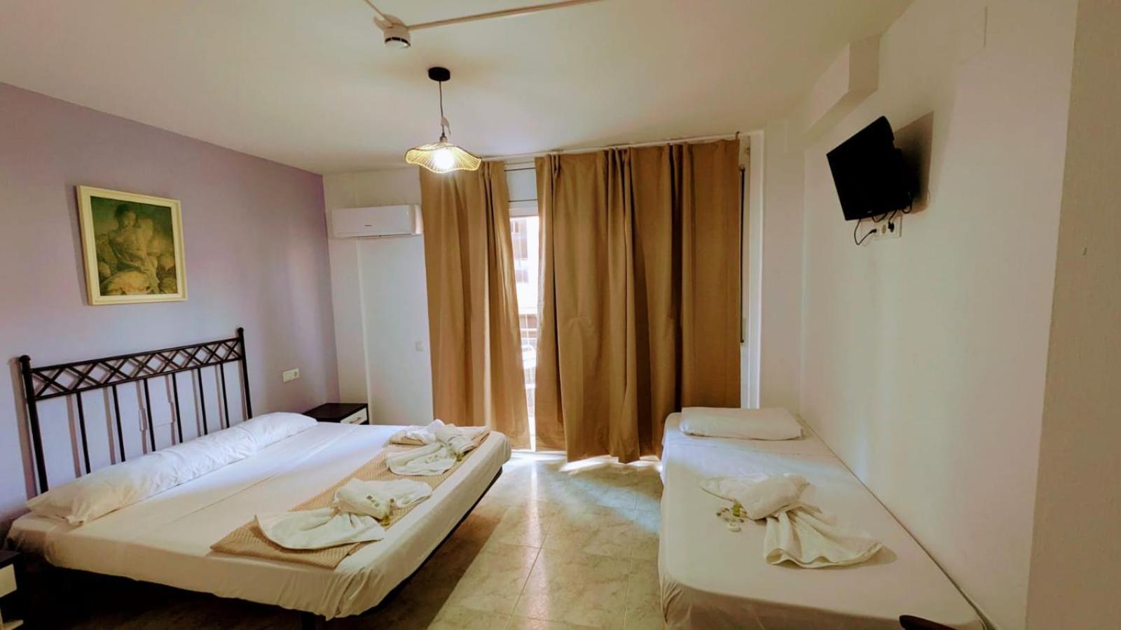Hostal Europa Tarragona Buitenkant foto
