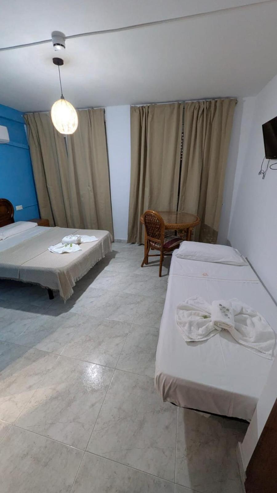 Hostal Europa Tarragona Buitenkant foto