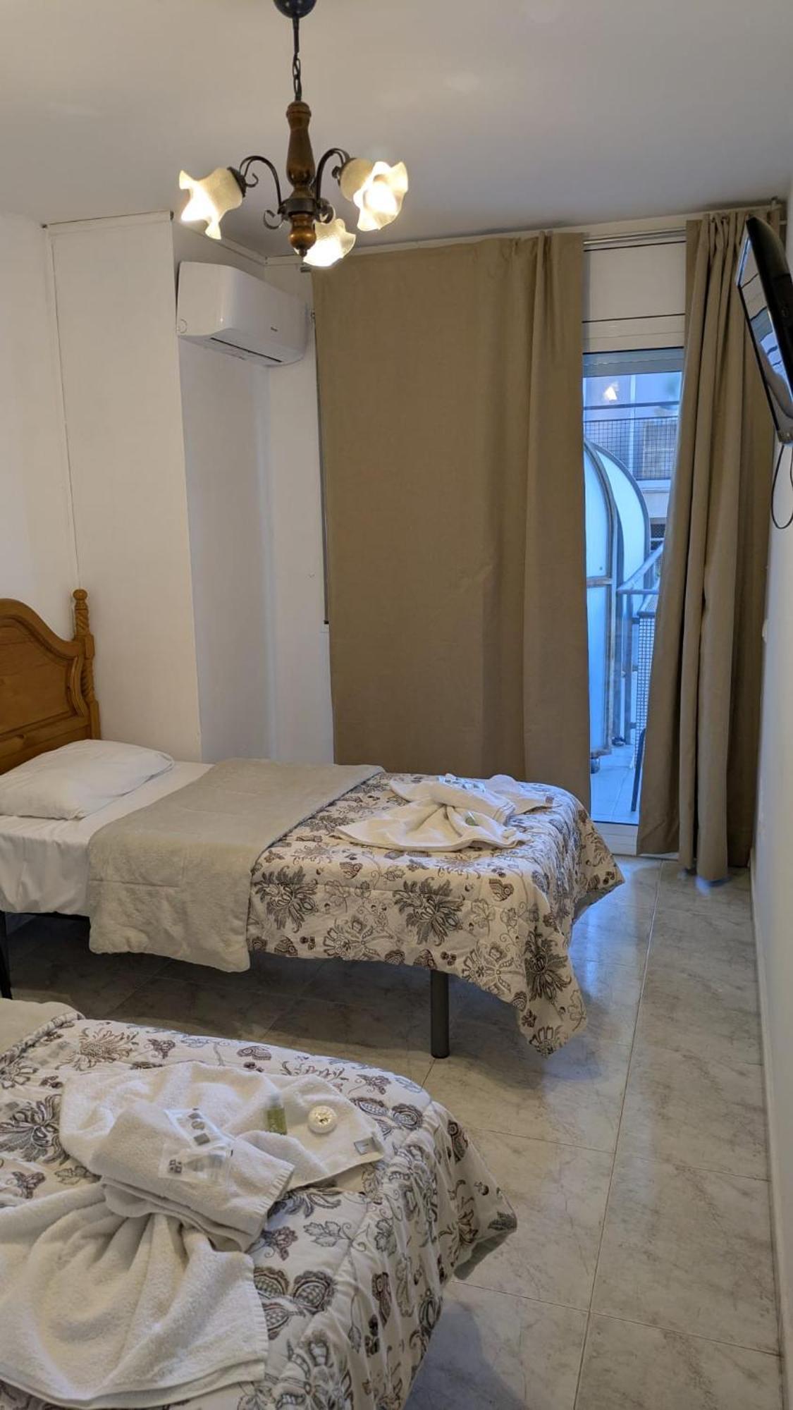 Hostal Europa Tarragona Buitenkant foto