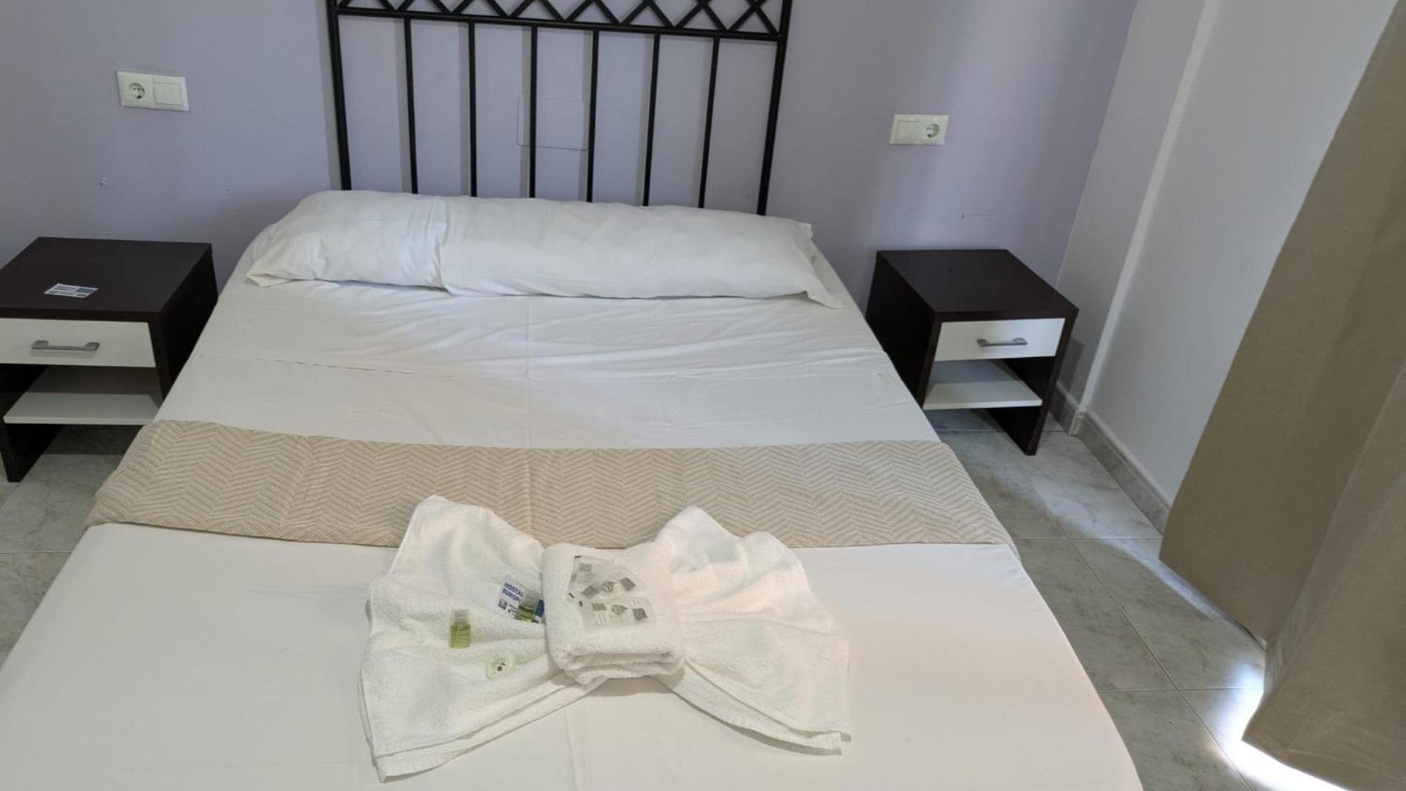 Hostal Europa Tarragona Buitenkant foto